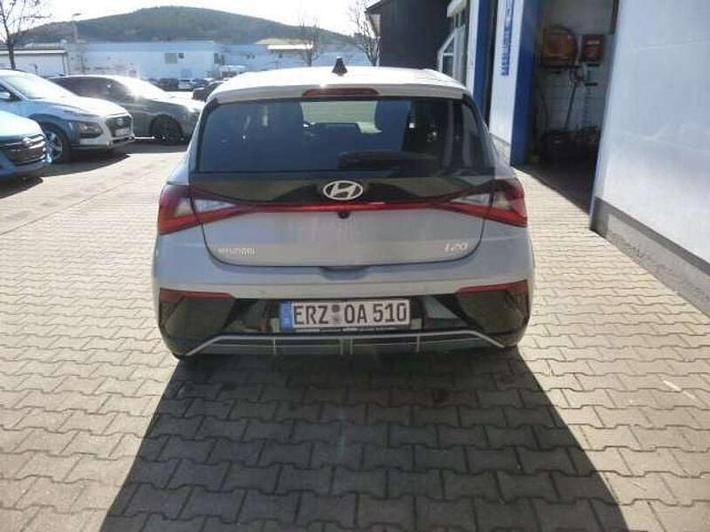 Gebraucht Hyundai i20 Trend 101 PS (74 kW) 2025 Silber Kleinwagen