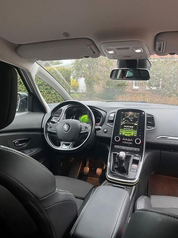 Grau Gebraucht 2017 Renault Scénic IV Bose Edition Van / Kleinbus | 9.700 € (Guter Preis) - Bild 1/4