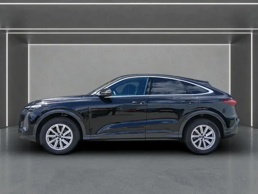 Gebraucht Audi Q5 Sportback Sport 204 PS (150 kW) 2025 Mythosschwarz metallic SUV