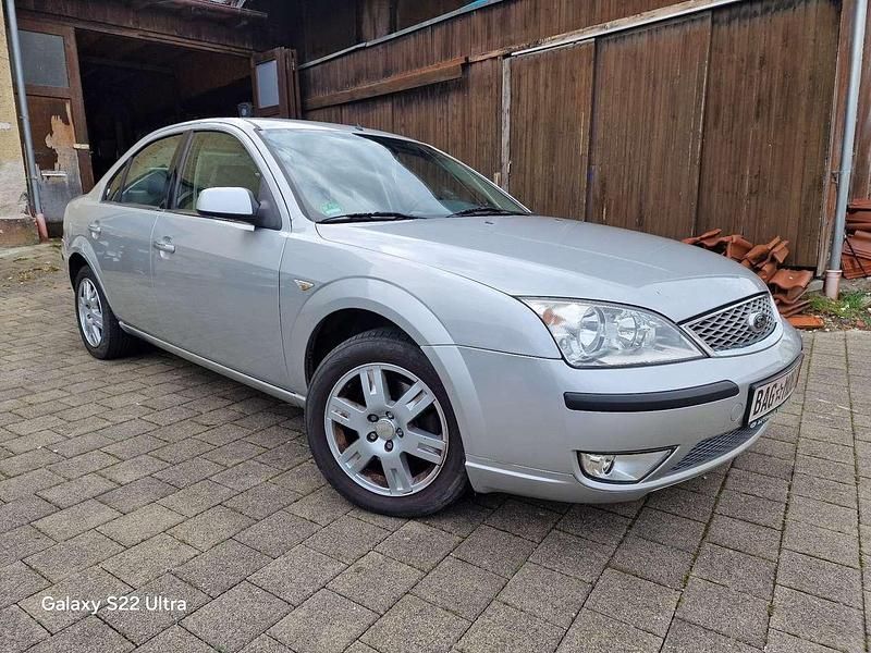 Gebraucht Ford Mondeo Ghia 125 PS (91 kW) 2005 Kristallsilber metallic Limousine
