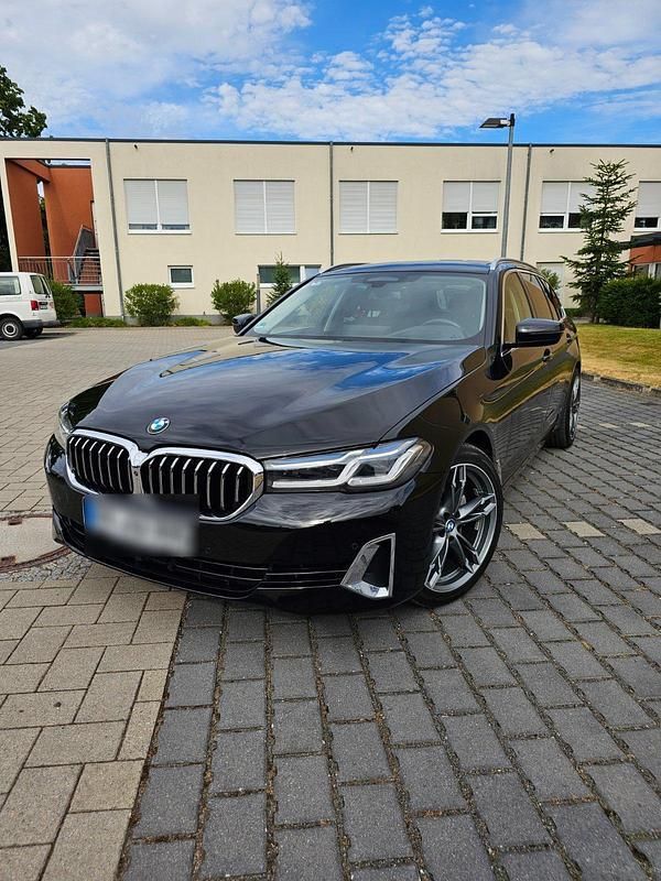 Schwarz Gebraucht 2020 BMW 520 Kombi | 32.900 € - Bild 1/4