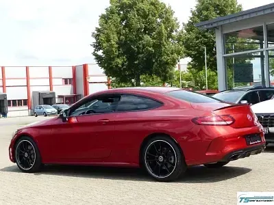 Gebraucht Mercedes C200 AMG 184 PS (135 kW) 2022 Rot Coupé