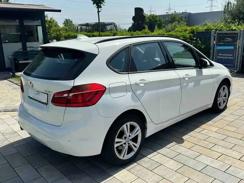 Gebraucht BMW 218 Active Tourer Advantage 140 PS (102 kW) 2019 Weiß Van / Kleinbus