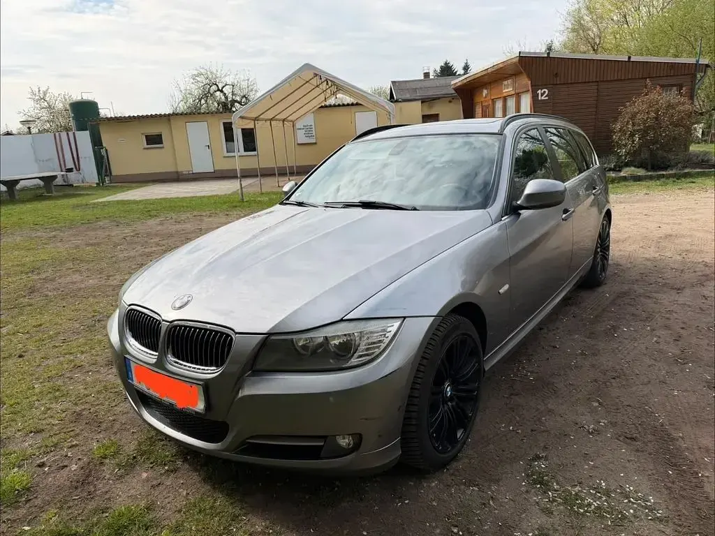 Gebraucht BMW 320 184 PS (135 kW) 2012 Grau Kombi