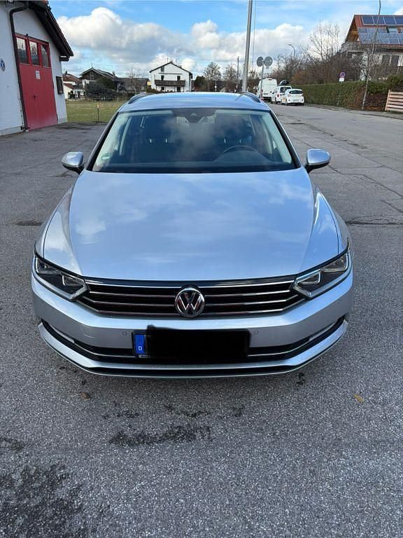 Silber Gebraucht 2019 VW Passat Comfortline Kombi | 19.200 € (Fairer Preis) - Bild 1/4
