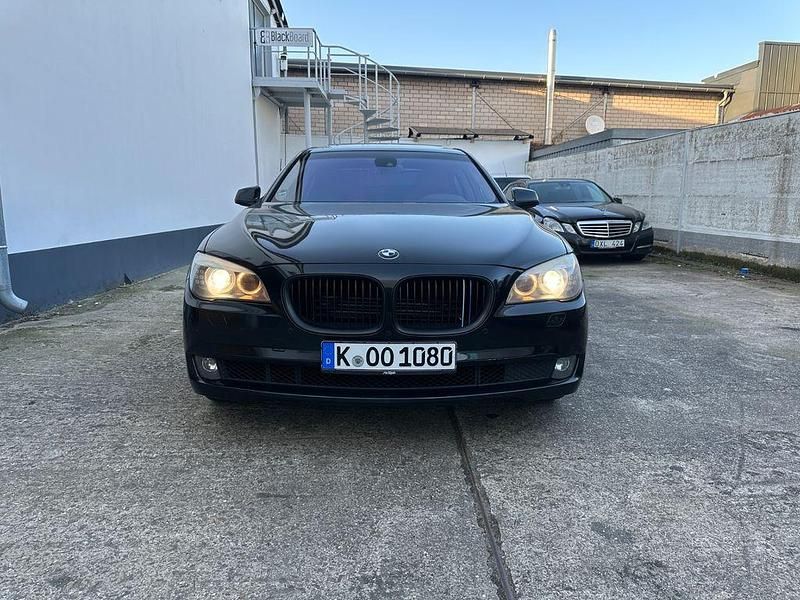 Gebraucht BMW 750 M Performance 408 PS (300 kW) 2011 Schwarz Limousine