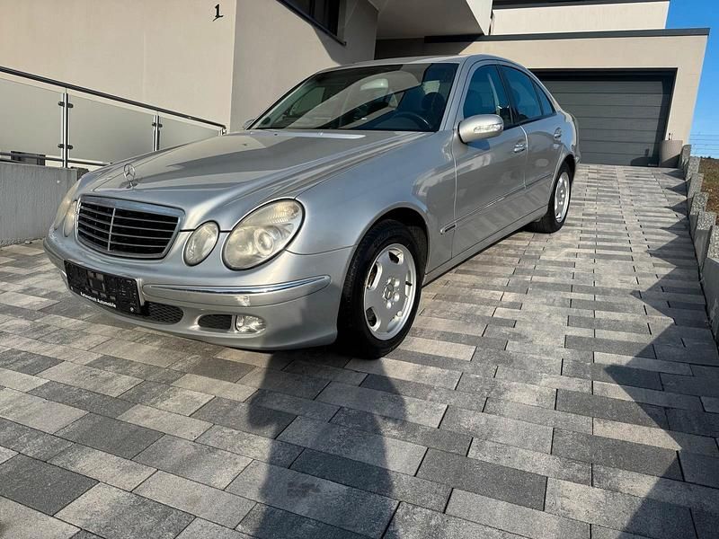 Gebraucht Mercedes E220 150 PS (110 kW) 2004 Silber Limousine