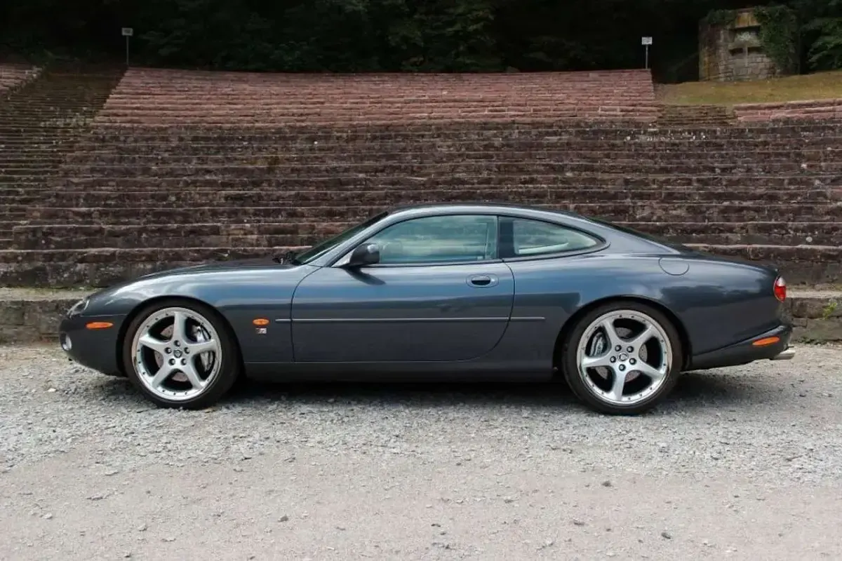 Gebraucht Jaguar XKR 396 PS (291 kW) 2002 Grau Coupé
