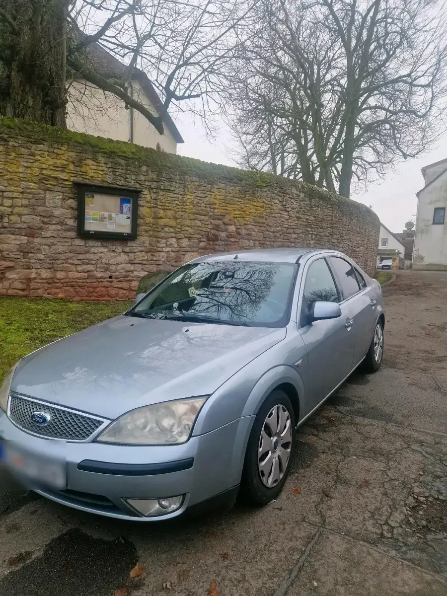 Gebraucht Ford Mondeo 131 PS (96 kW) 2004 Silber Limousine
