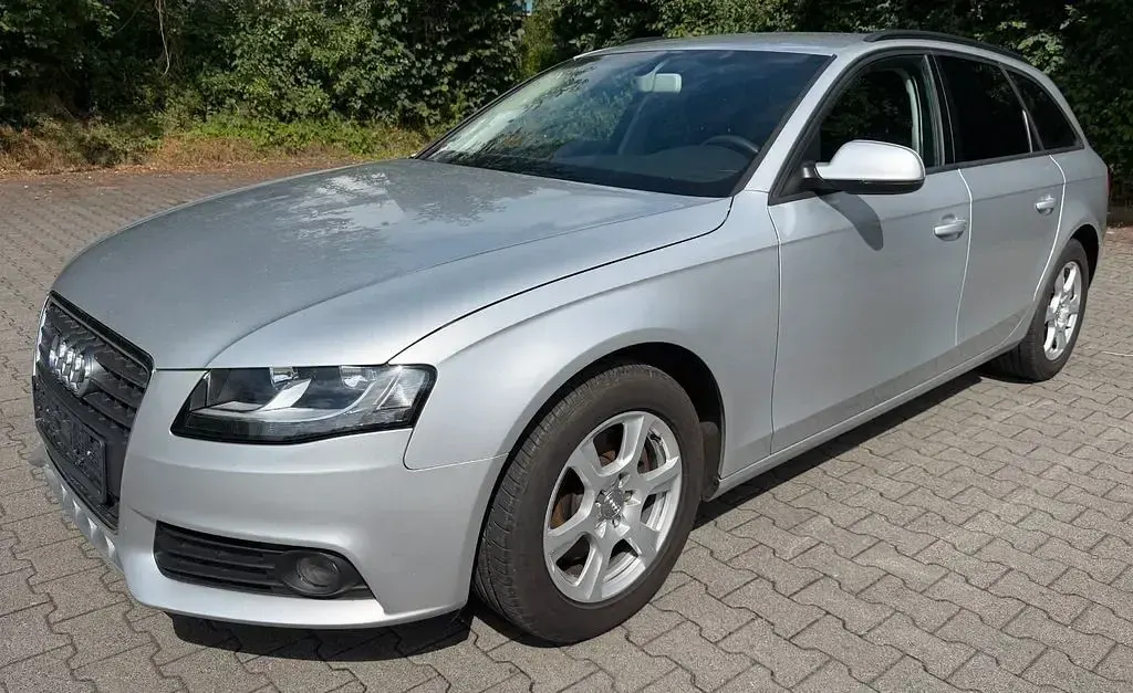 Gebraucht Audi A4 Attraction 160 PS (117 kW) 2011 Silber Kombi