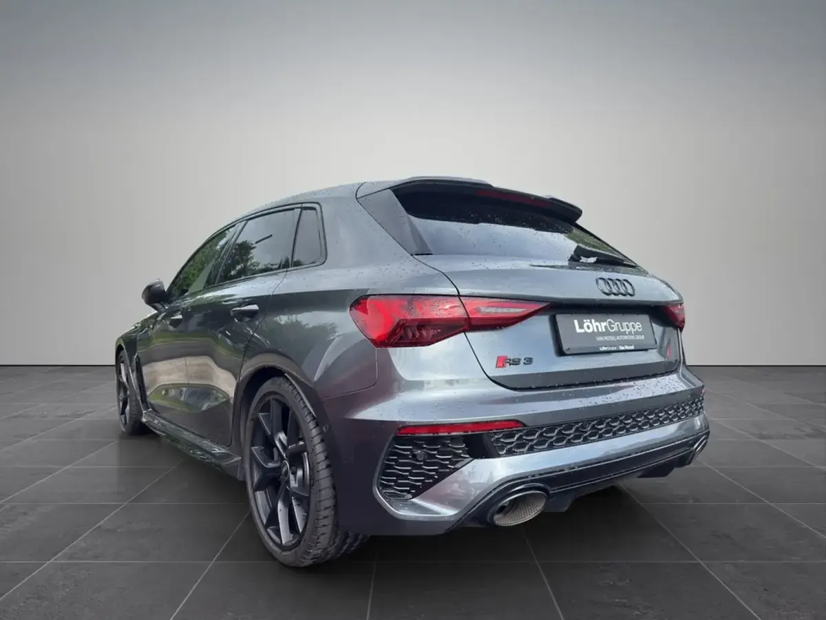 Gebraucht Audi RS3 Sportback Ambiente 400 PS (294 kW) 2023 Daytonagrau perleffekt Kleinwagen