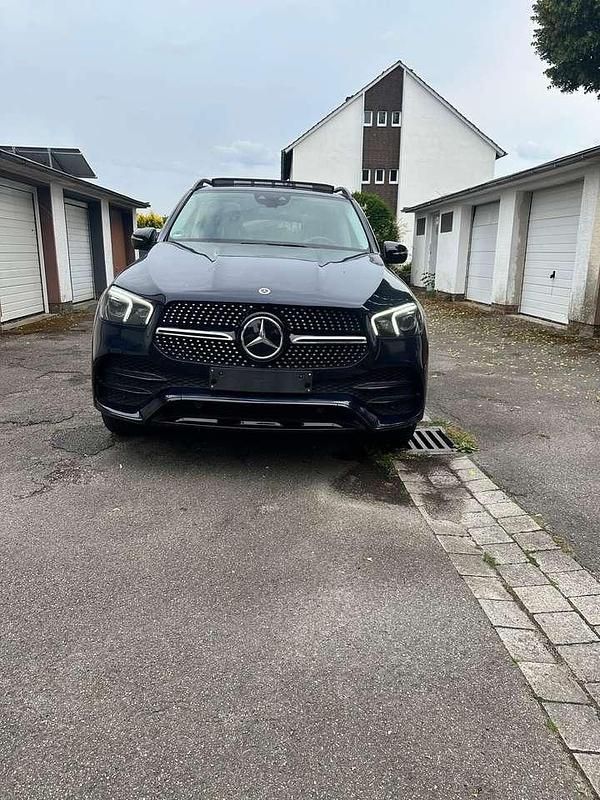 Blau Gebraucht 2021 Mercedes GLE300 AMG line SUV | 65.000 € (Teuer) - Bild 1/4