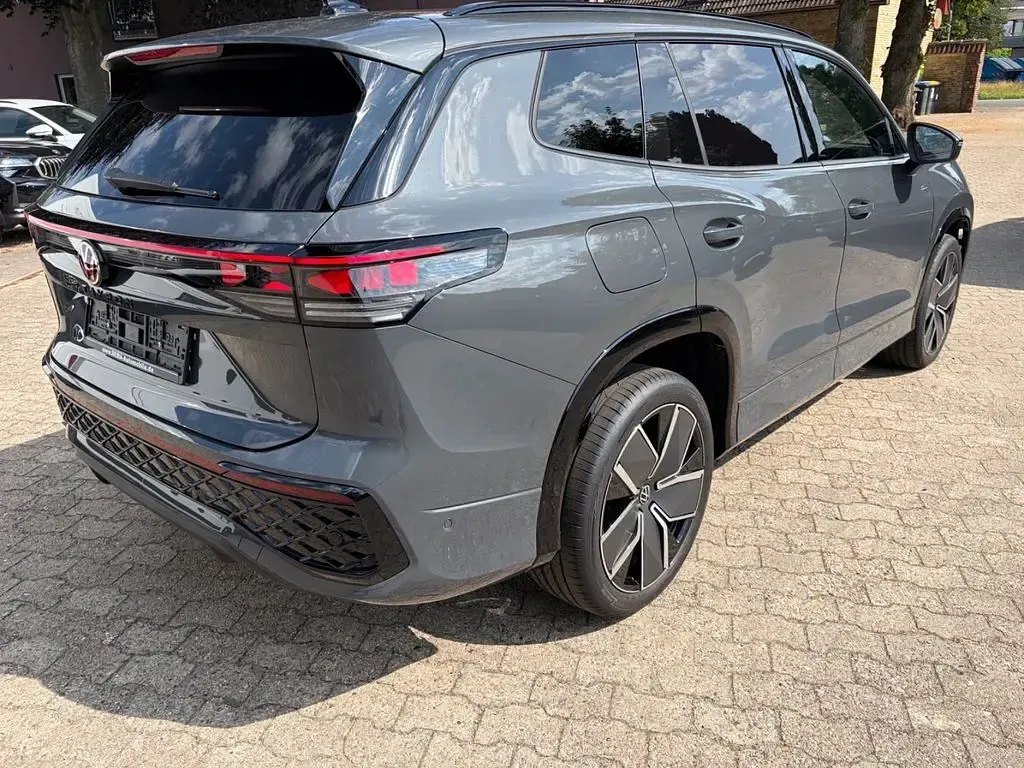 Neu VW Tayron Style 193 PS (141 kW) 2025 Grau SUV