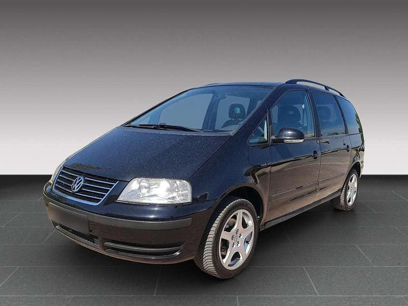 Deep black pearl Gebraucht 2009 VW Sharan Trendline Van / Kleinbus | 4.490 € (Fairer Preis) - Bild 1/4