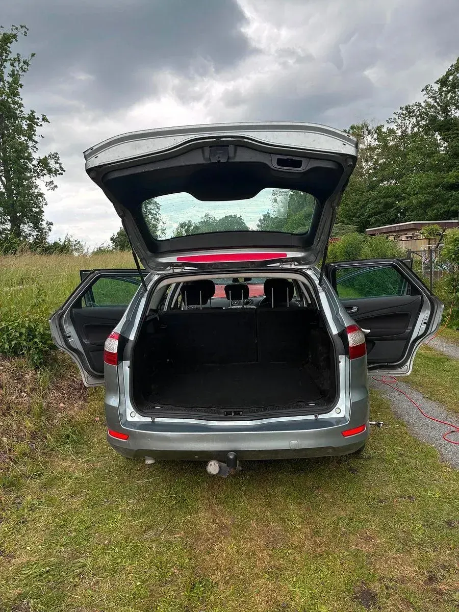 Gebraucht Ford Mondeo Ambiente 122 PS (89 kW) 2009 Silber Kombi