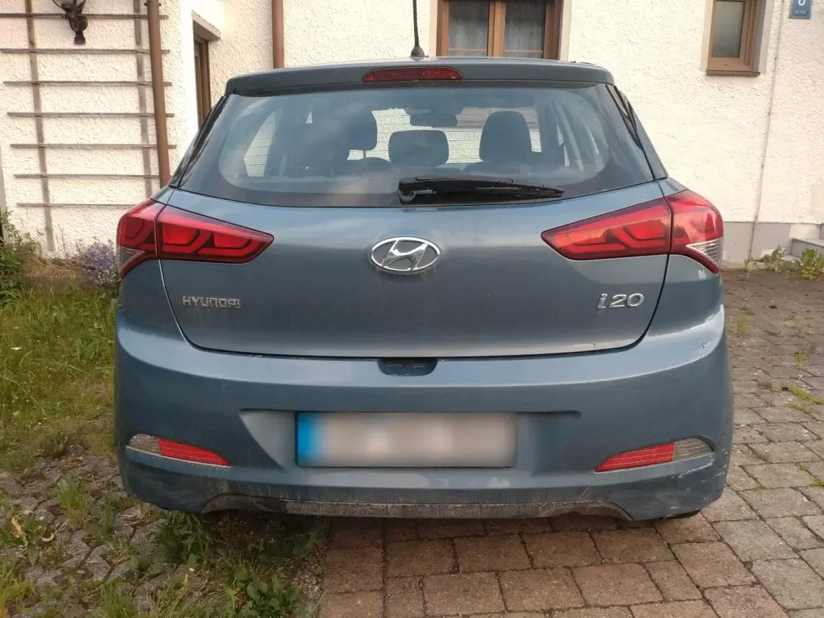 Gebraucht Hyundai i20 85 PS (62 kW) 2015 Andere farben Kleinwagen