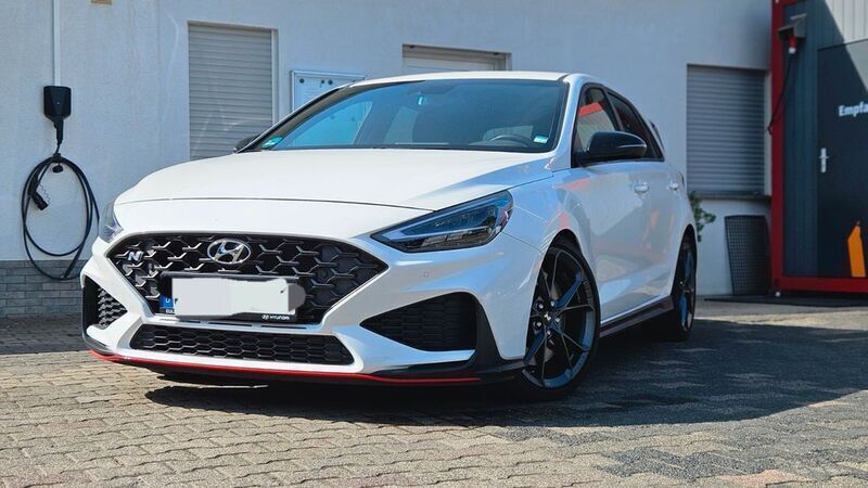 Weiß Gebraucht 2023 Hyundai i30 Limousine | 33.000 € (Etwas zu teuer) - Bild 1/4