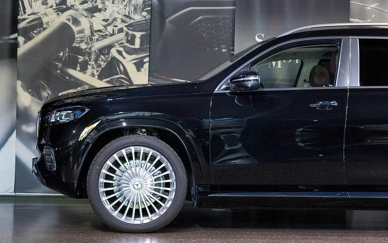 Neu Mercedes GLS600 Maybach 557 PS (409 kW) 2026 Obsidianblack metallic SUV