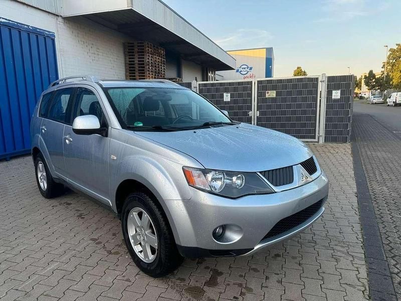 Gebraucht Mitsubishi Outlander Invite 170 PS (125 kW) 2007 Coolsilber (m) SUV
