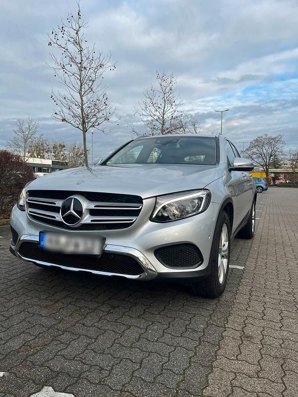 Silber Gebraucht 2015 Mercedes GLC250 SUV | 24.444 € (Fairer Preis) - Bild 1/4