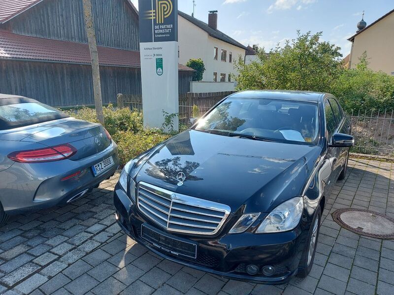 Schwarz Gebraucht 2010 Mercedes E200 Limousine | 12.500 € (Guter Preis) - Bild 1/4