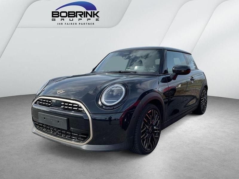 Gebraucht Mini Cooper Favoured 156 PS (114 kW) 2025 Schwarz Kleinwagen