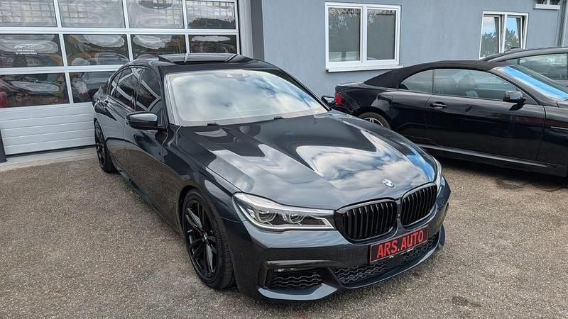 Singapur grau metallic Gebraucht 2016 BMW 750L M Sport Limousine | 27.899 € (Fairer Preis) - Bild 1/4