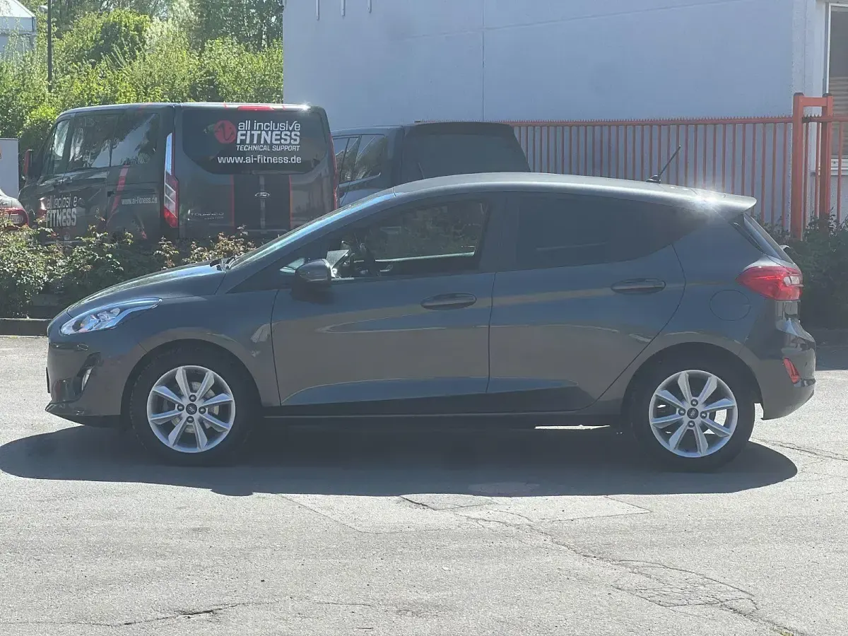 Gebraucht Ford Fiesta Cool & Connect 101 PS (74 kW) 2017 Grau Kleinwagen
