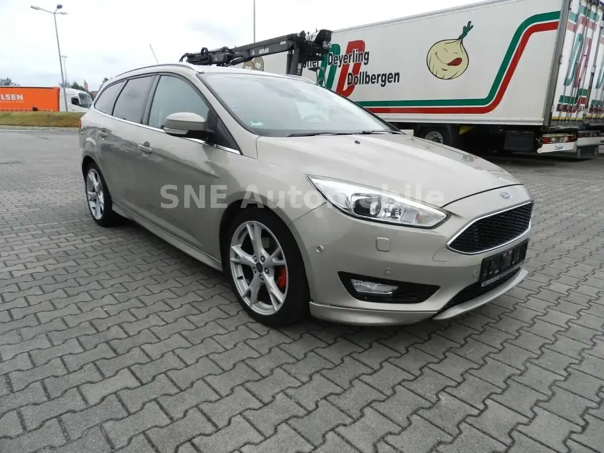 Gebraucht Ford Focus Titanium 150 PS (110 kW) 2015 Tectonic silver Kombi