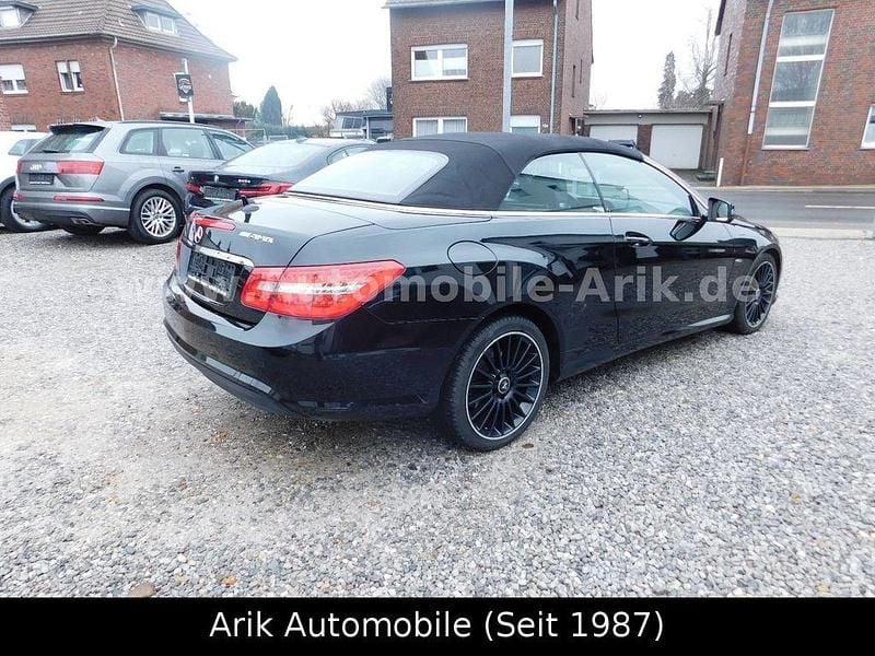 Gebraucht Mercedes E250 AMG line 204 PS (150 kW) 2010 Schwarz Cabrio