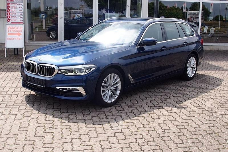 Blau Gebraucht 2019 BMW 520 Luxury Line Kombi | 25.599 € (Fairer Preis) - Bild 1/4
