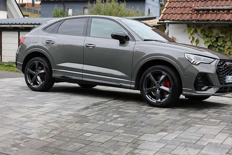 Grau Gebraucht 2024 Audi Q3 Sportback S-Line SUV | 44.900 € (Fairer Preis) - Bild 1/4
