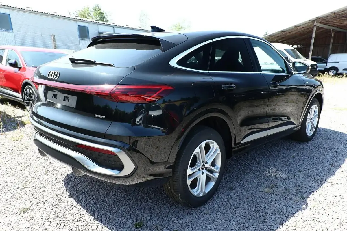 Neu Audi Q5 S-Line 204 PS (150 kW) 2026 Mythosschwarz metallic SUV