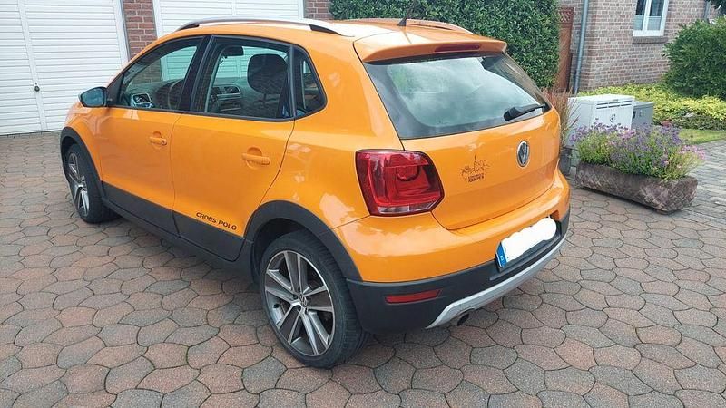 Orange Gebraucht 2012 VW Polo Cross Kleinwagen | 3.200 € (Guter Preis) - Bild 1/4