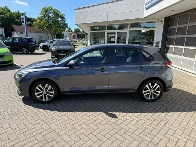 Gebraucht Hyundai i30 Trend 140 PS (102 kW) 2020 Grau Limousine
