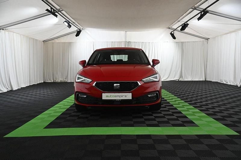 Usado Seat Leon Style 110 CV (80 kW) 2023 Rojo Berlina