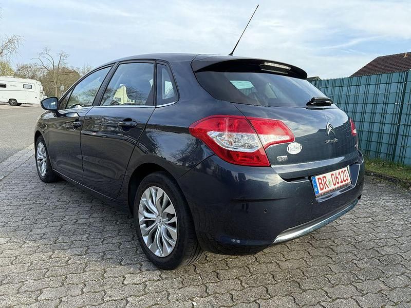 Gebraucht Citroën C4 SELECTION 114 PS (83 kW) 2014 Blau Limousine