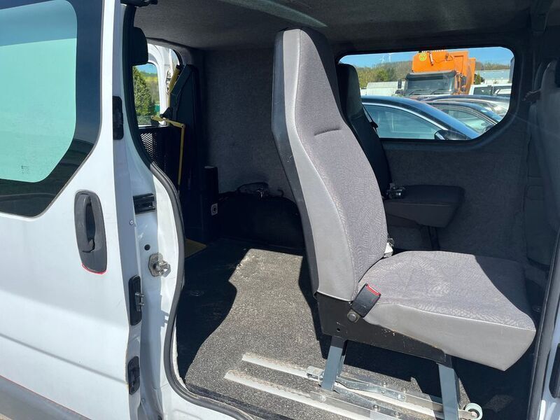 Gebraucht Opel Vivaro 90 PS (66 kW) 2008 Weiß Van / Kleinbus
