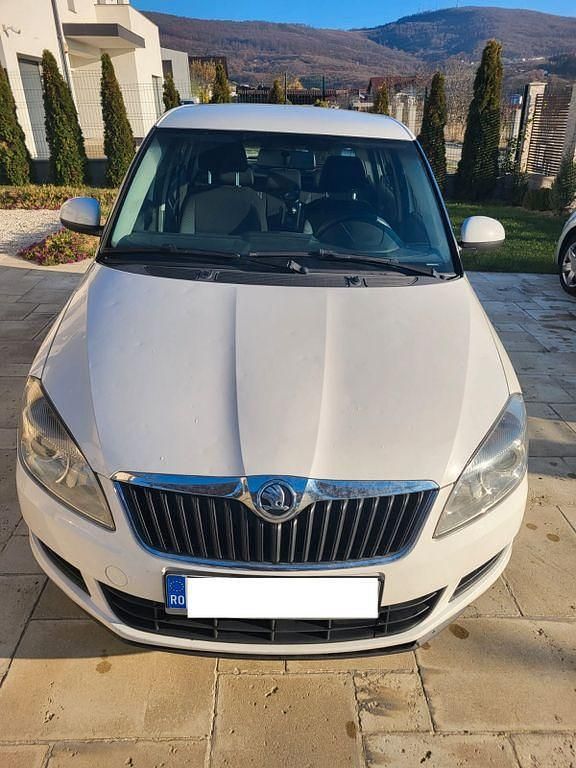 Weiß Gebraucht 2014 Skoda Fabia Limousine | 4.490 € (Etwas zu teuer) - Bild 1/4