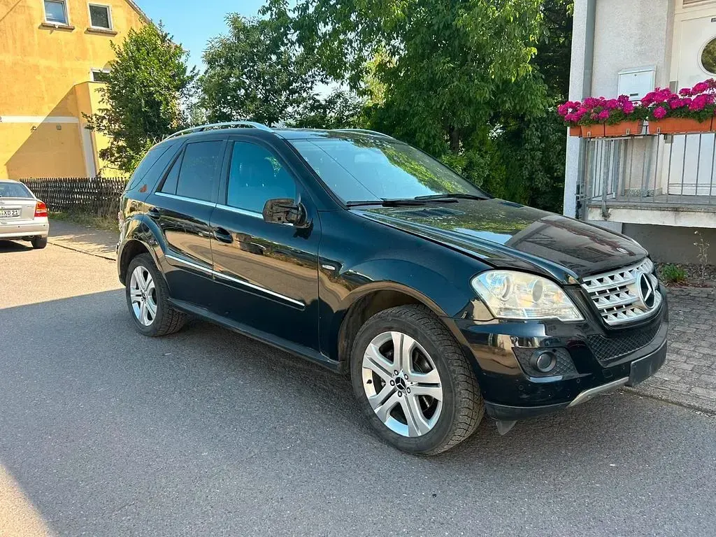 Gebraucht Mercedes ML300 204 PS (150 kW) 2010 Schwarz SUV