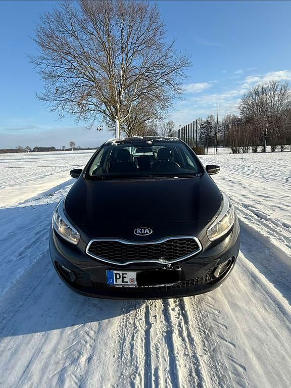 Gebraucht Kia Ceed Attract 99 PS (72 kW) 2014 Schwarz Kleinwagen
