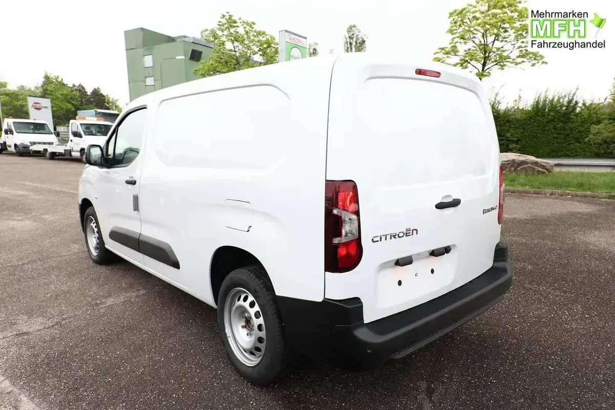 New Citroën Berlingo 131 HP (96 kW) 2025 White Minivan