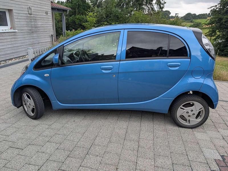 Blau Gebraucht 2011 Mitsubishi i-MiEV Kleinwagen | 3.000 € - Bild 1/4