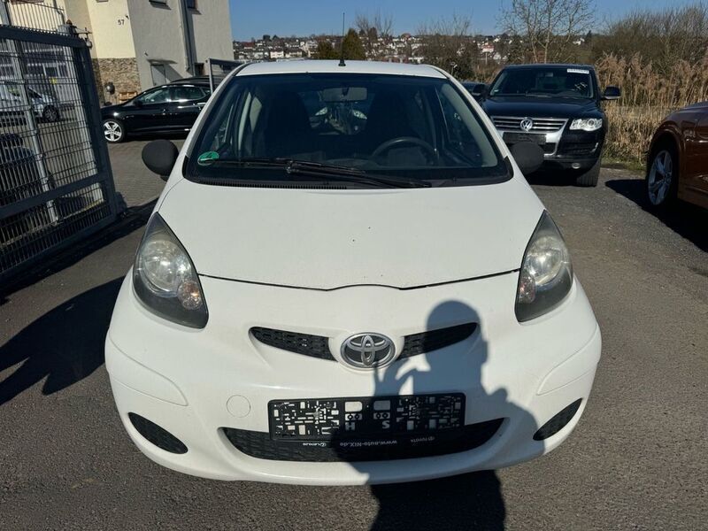 Weiß Gebraucht 2009 Toyota Aygo Basis Kleinwagen | 1.400 € (Teuer) - Bild 1/4
