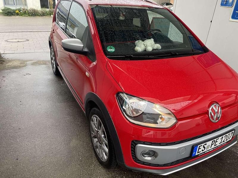Rot Gebraucht 2016 VW up! Kleinwagen | 9.800 € (Teuer) - Bild 1/4