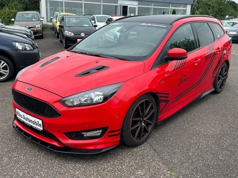 Rot Gebraucht 2018 Ford Focus ST-Line Limousine | 6.800 € (Superpreis) - Bild 1/4