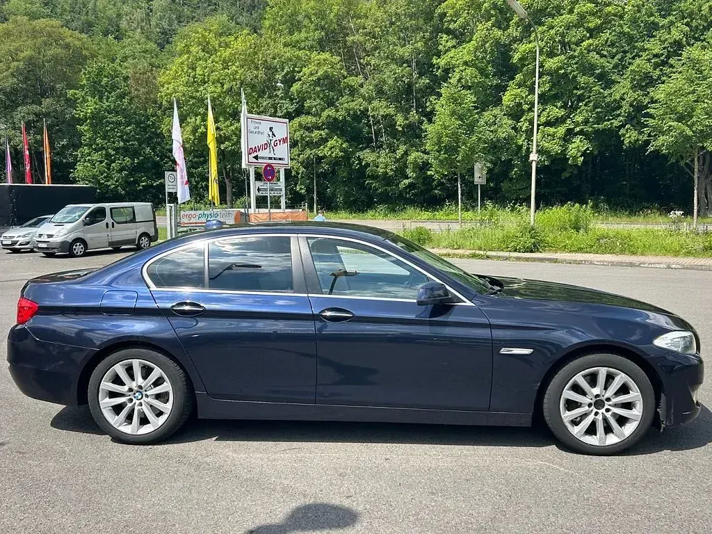 Gebraucht BMW 530 258 PS (189 kW) 2012 Blau Limousine