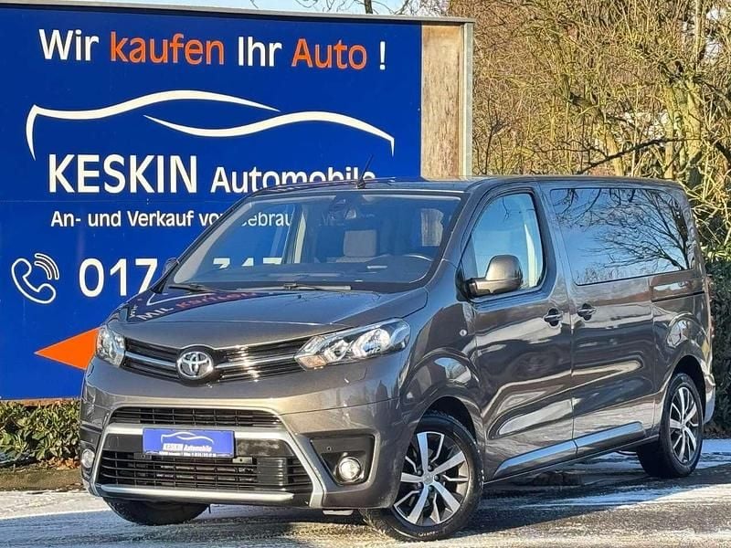 Grau Gebraucht 2018 Toyota Proace Verso Kombi | 24.990 € (Guter Preis) - Bild 1/3