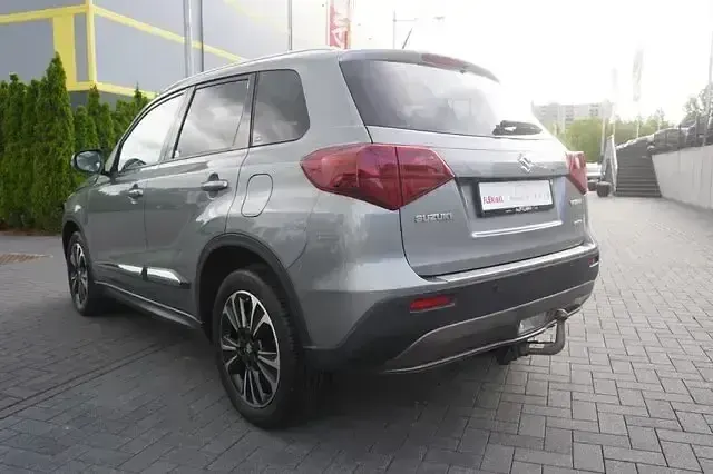 Gebraucht Suzuki Vitara 140 PS (102 kW) 2020 Grau SUV