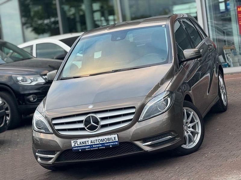 Grau Gebraucht 2013 Mercedes B220 Van / Kleinbus | 14.990 € (Fairer Preis) - Bild 1/4